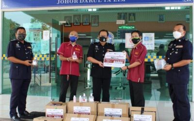 CCIN UTM Sumbang PPE kepada ‘Frontliners’ di Hospital dan Balai Polis